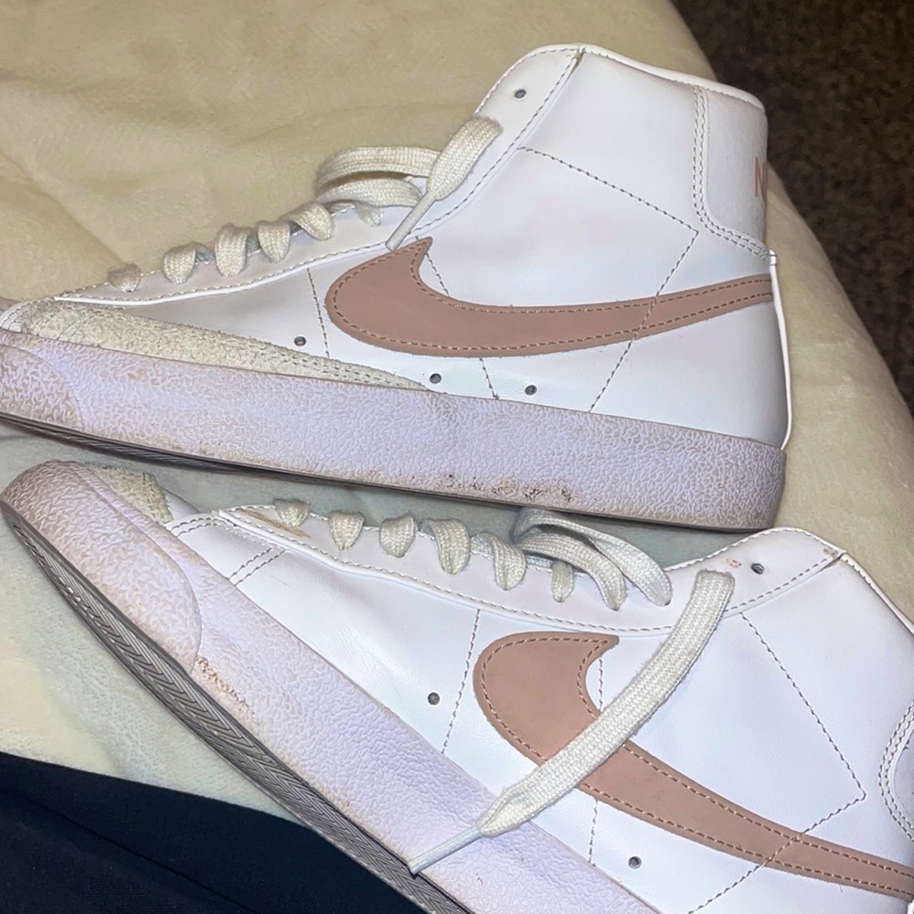 light pink nike blazers mid 77’